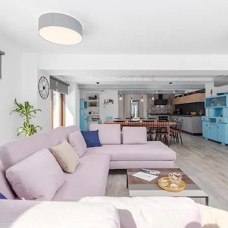 6 Bedroom Gorgeous In Holiday home