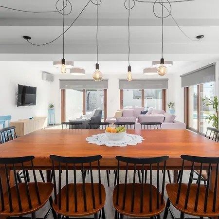 6 Bedroom Gorgeous In