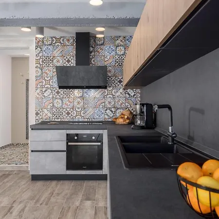 6 Bedroom Gorgeous In Valtura