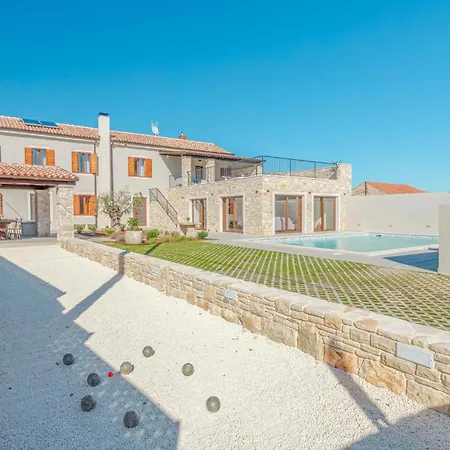 6 Bedroom Gorgeous In Дом отдыха Valtura