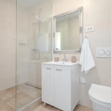 6 Bedroom Gorgeous In Holiday home