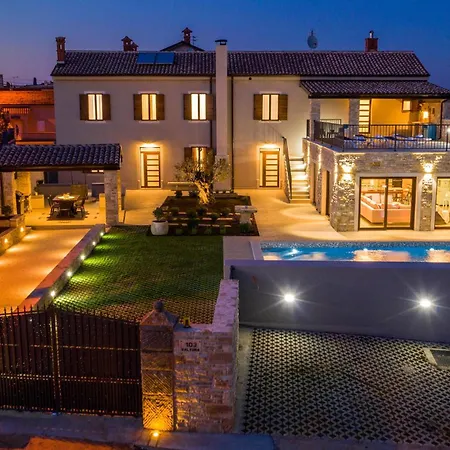 Holiday home 6 Bedroom Gorgeous In Valtura