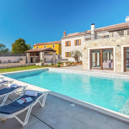 6 Bedroom Gorgeous In Valtura