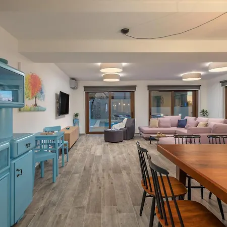 Holiday home 6 Bedroom Gorgeous In
