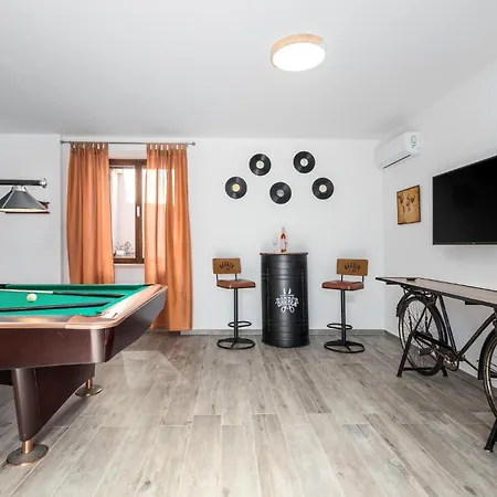 Holiday home 6 Bedroom Gorgeous In