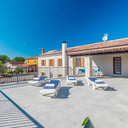 6 Bedroom Gorgeous In *