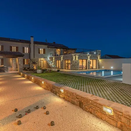 6 Bedroom Gorgeous In Valtura
