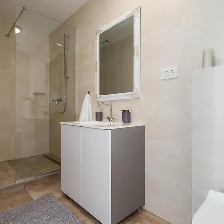6 Bedroom Gorgeous In